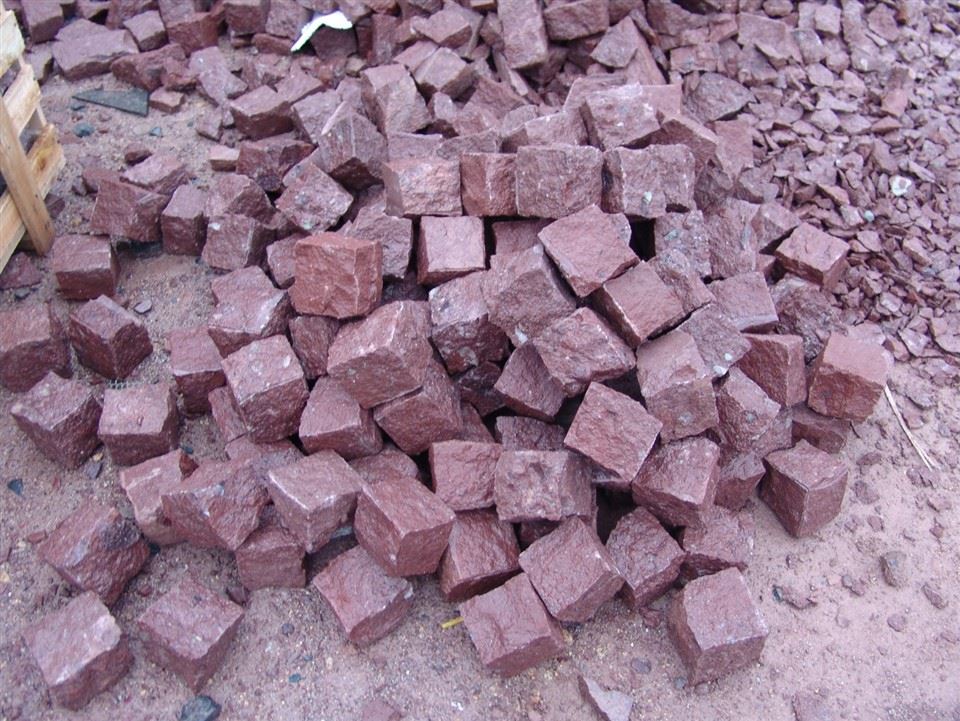 Rauður porphyry cobblestone